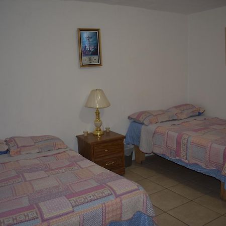 Blanquita Guesthouse Manuel F. Martinez Bagian luar foto