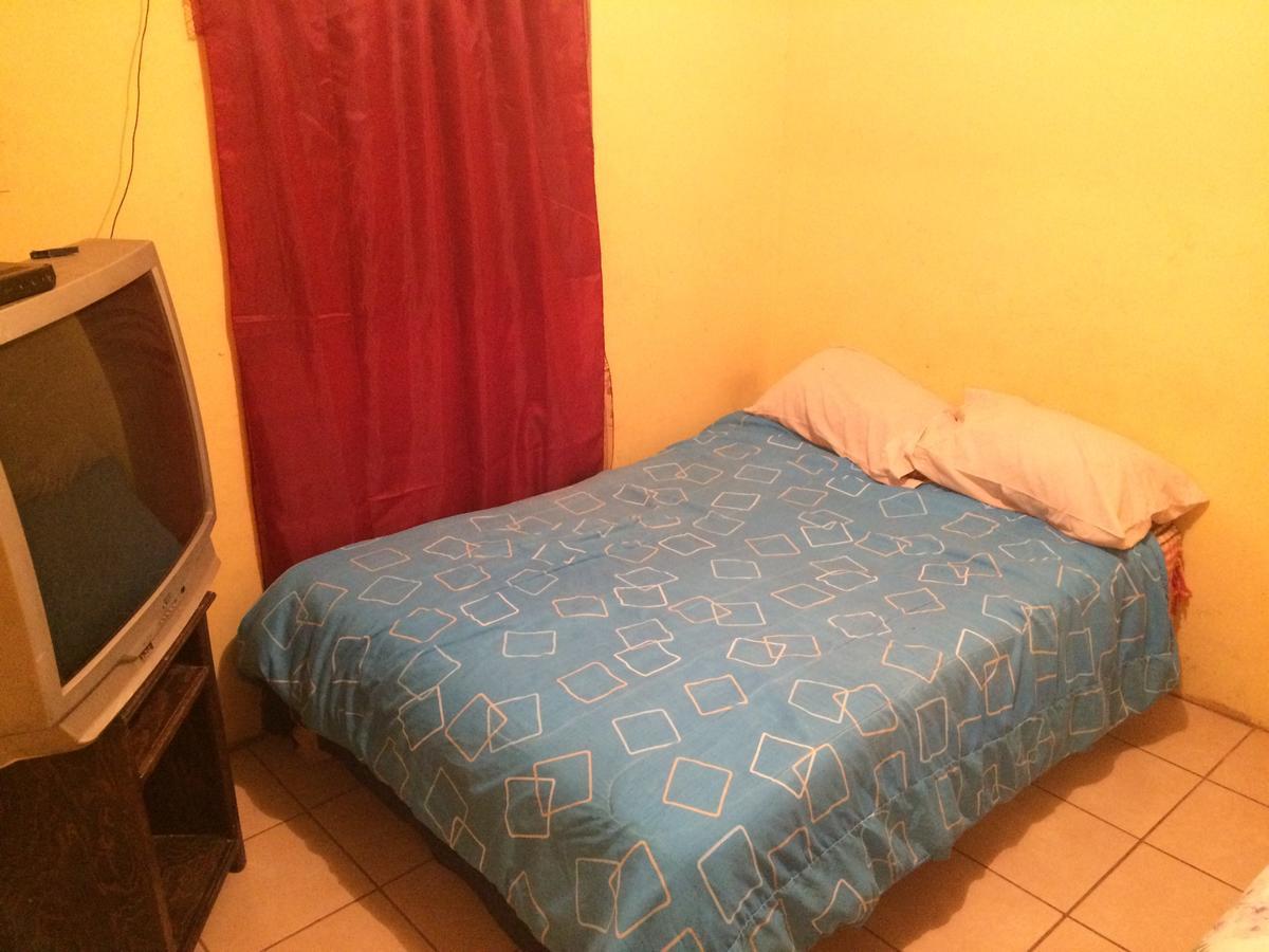 Blanquita Guesthouse Manuel F. Martinez Bagian luar foto